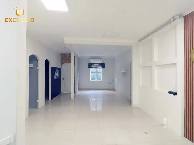 Sala comercial, andar inteiro no centro de Balneário Camboriú